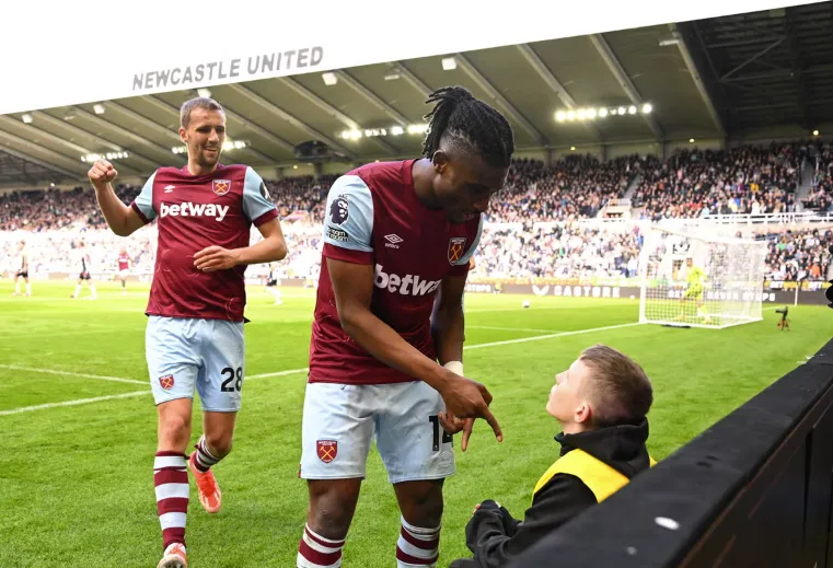 The Managerial Duel: Bruce's Focus vs. Moyes' Masterstroke